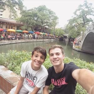 Meet your Posher, Raphael